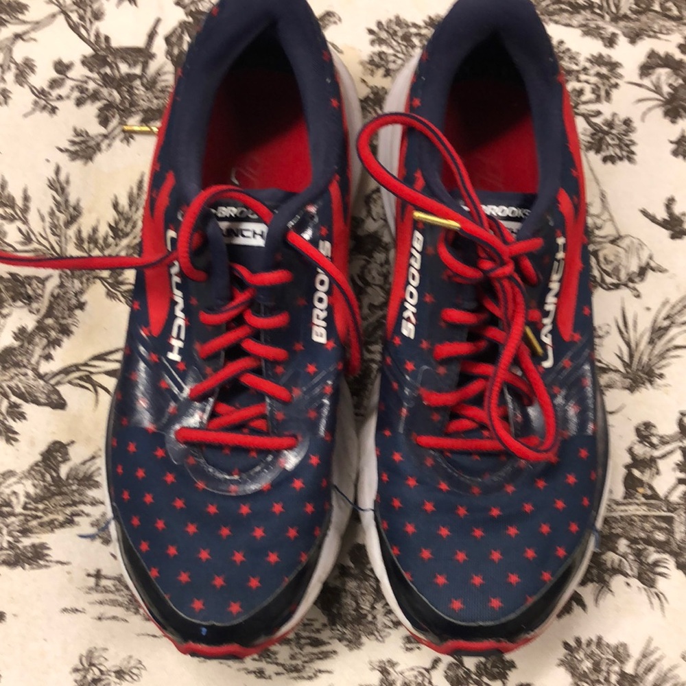 Brooks stars patriotic red white blue shoes 7.5